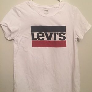 Women’s Levi’s t-shirt